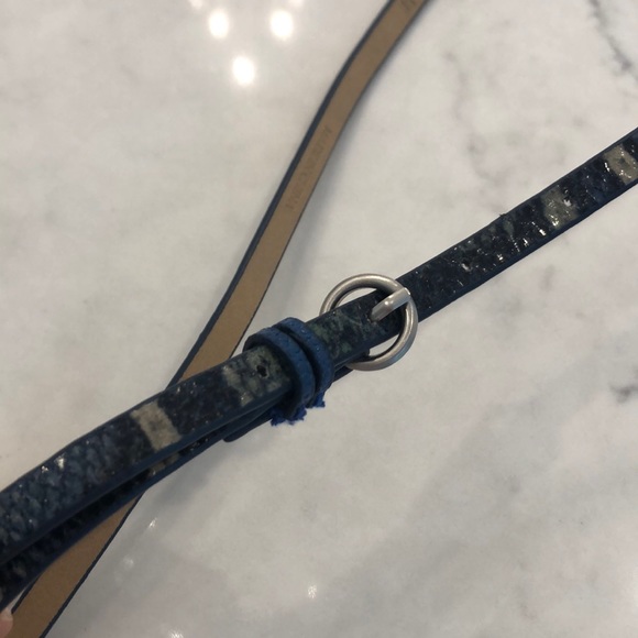 NWOT Faux Snakeskin/Croc Blue & Silver Purse with Matching Belt - Picture 9 of 9